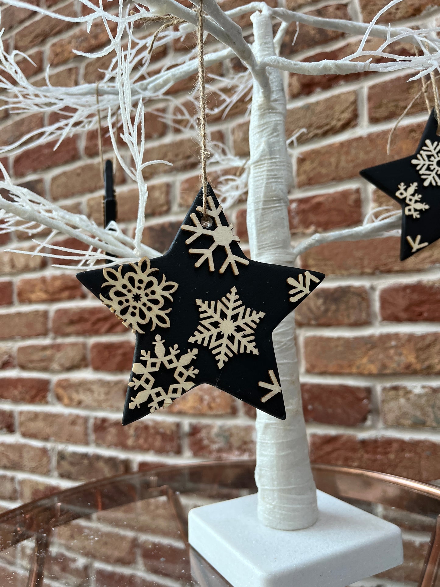 Black star hanging decoration