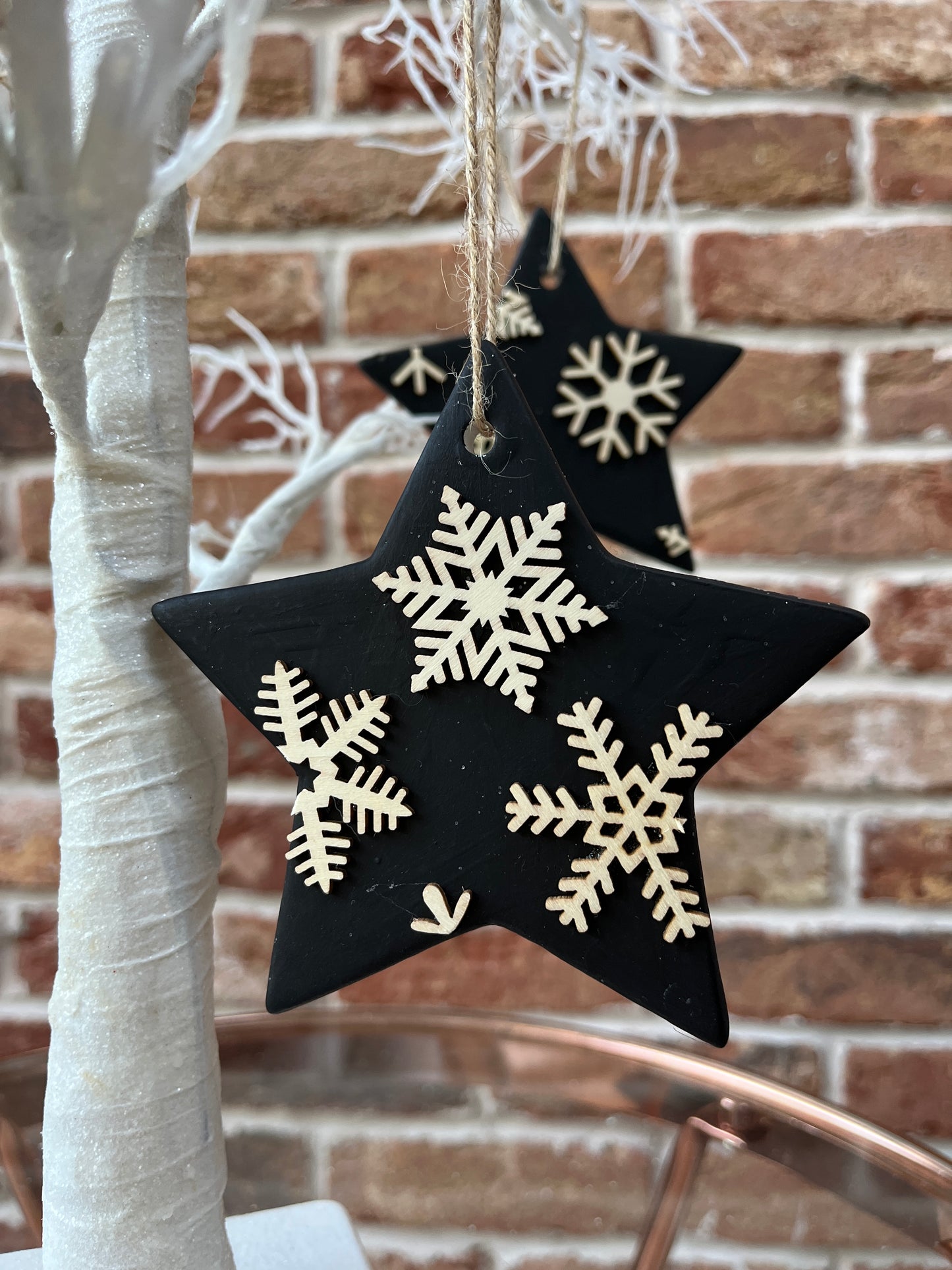 Black star hanging decoration