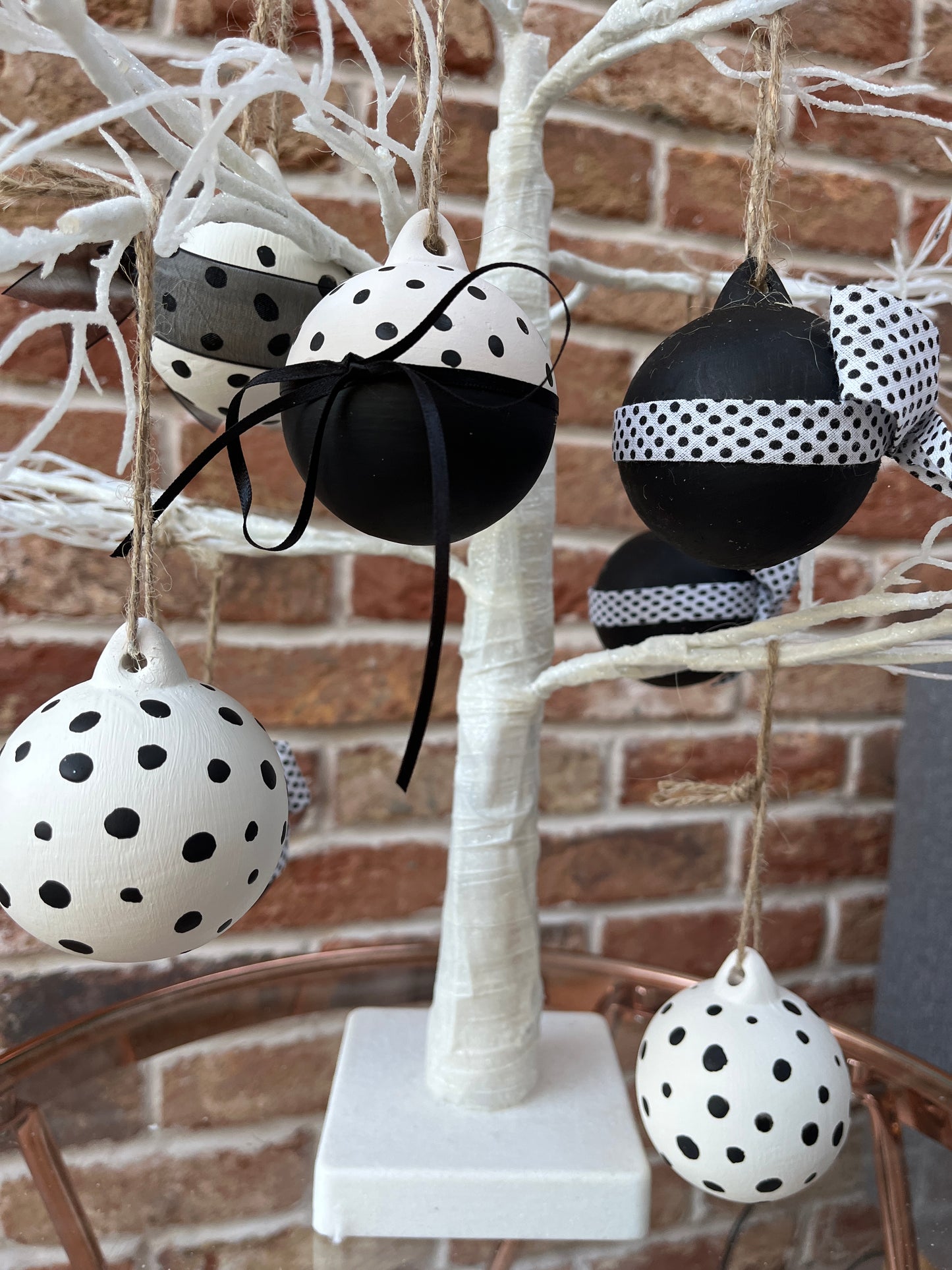 Polka dot bow baubles