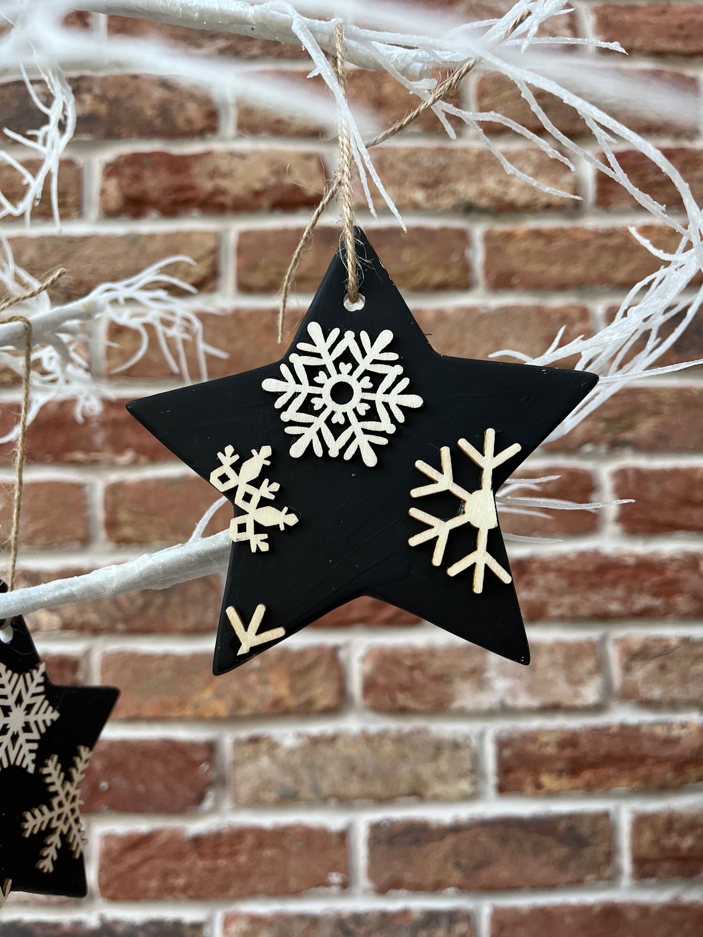Black star hanging decoration
