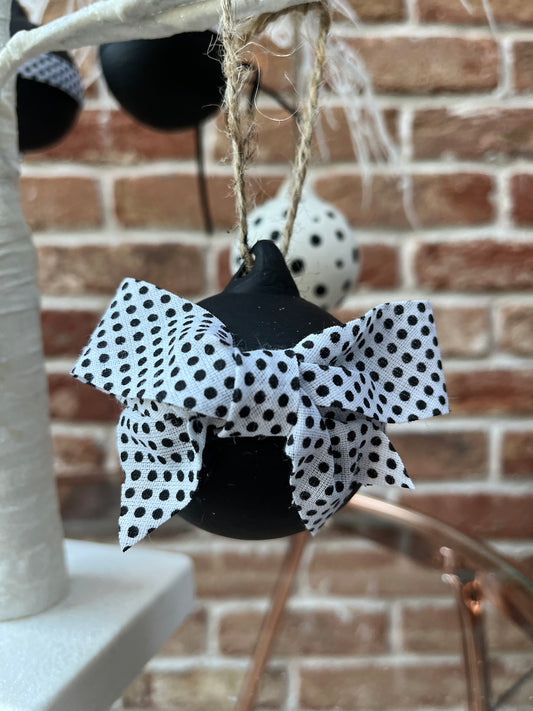 Polka dot bow baubles